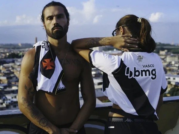 Vasco lança novo uniforme para 2023 Que honra ser Encarando